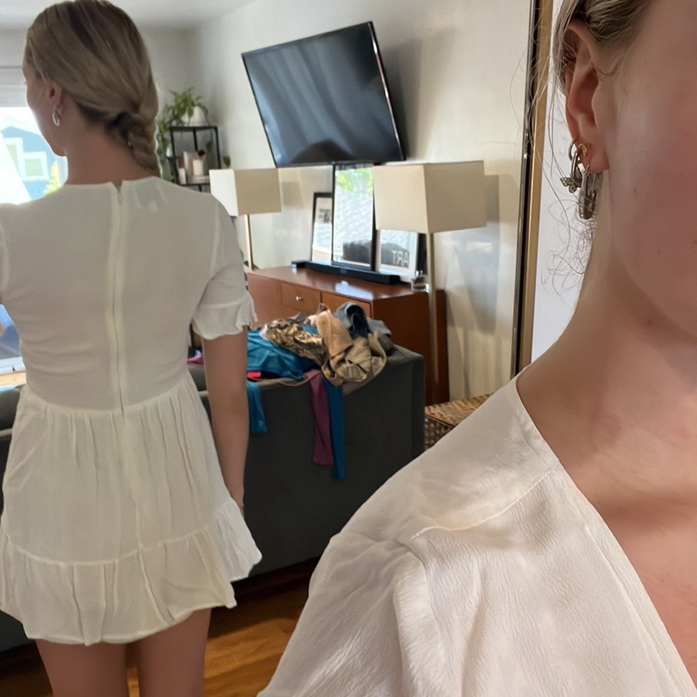 Deep V ruffle detail white dress. Size small - Picture 2 of 3